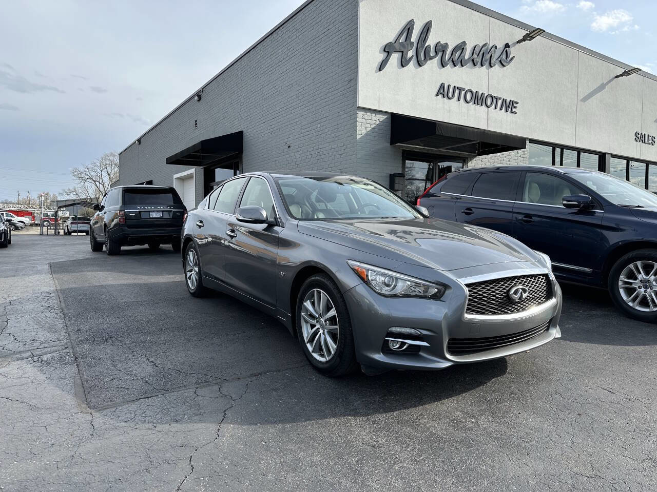 Used 2015 INFINITI Q50 Premium w/ Navigation Package image 2