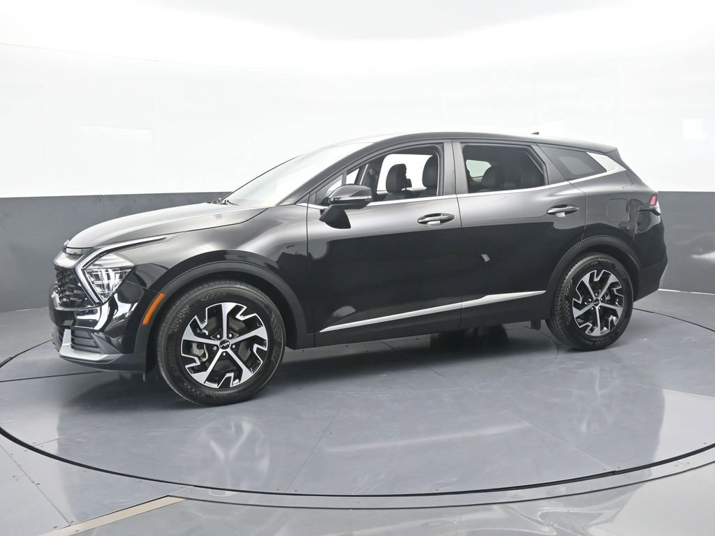 Used 2025 Kia Sportage EX image 2