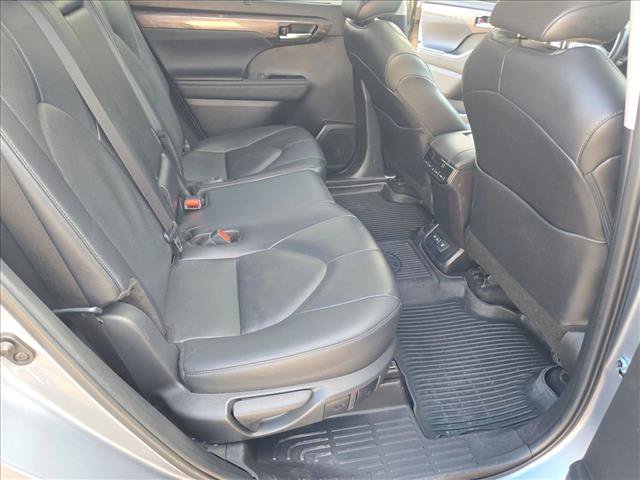 Used 2024 Toyota Highlander Limited FWD image 20