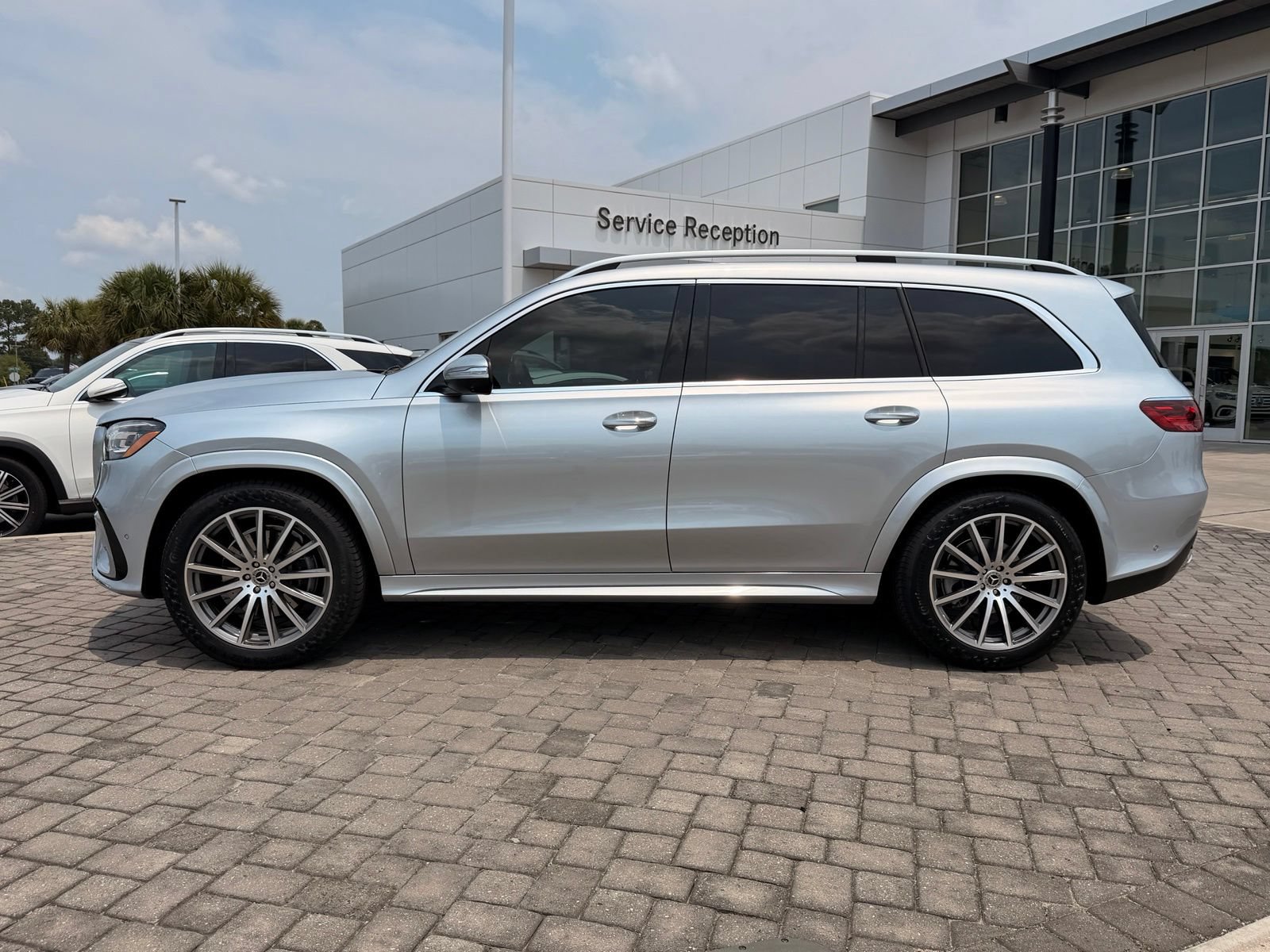 Used 2025 Mercedes-Benz GLS 450 4MATIC image 12