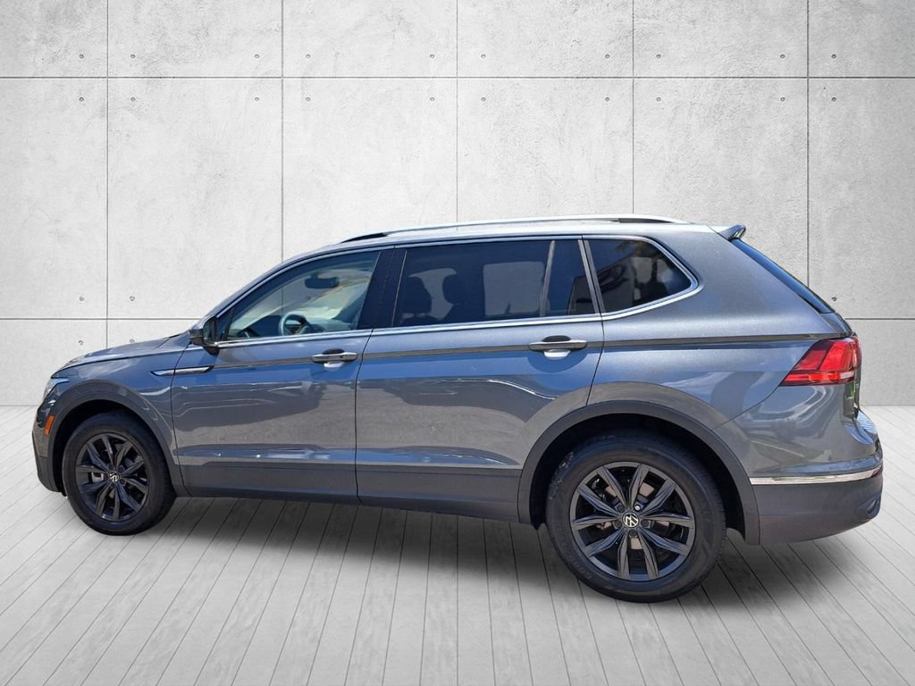 Used 2024 Volkswagen Tiguan SE w/ Panoramic Sunroof Package FWD image 7