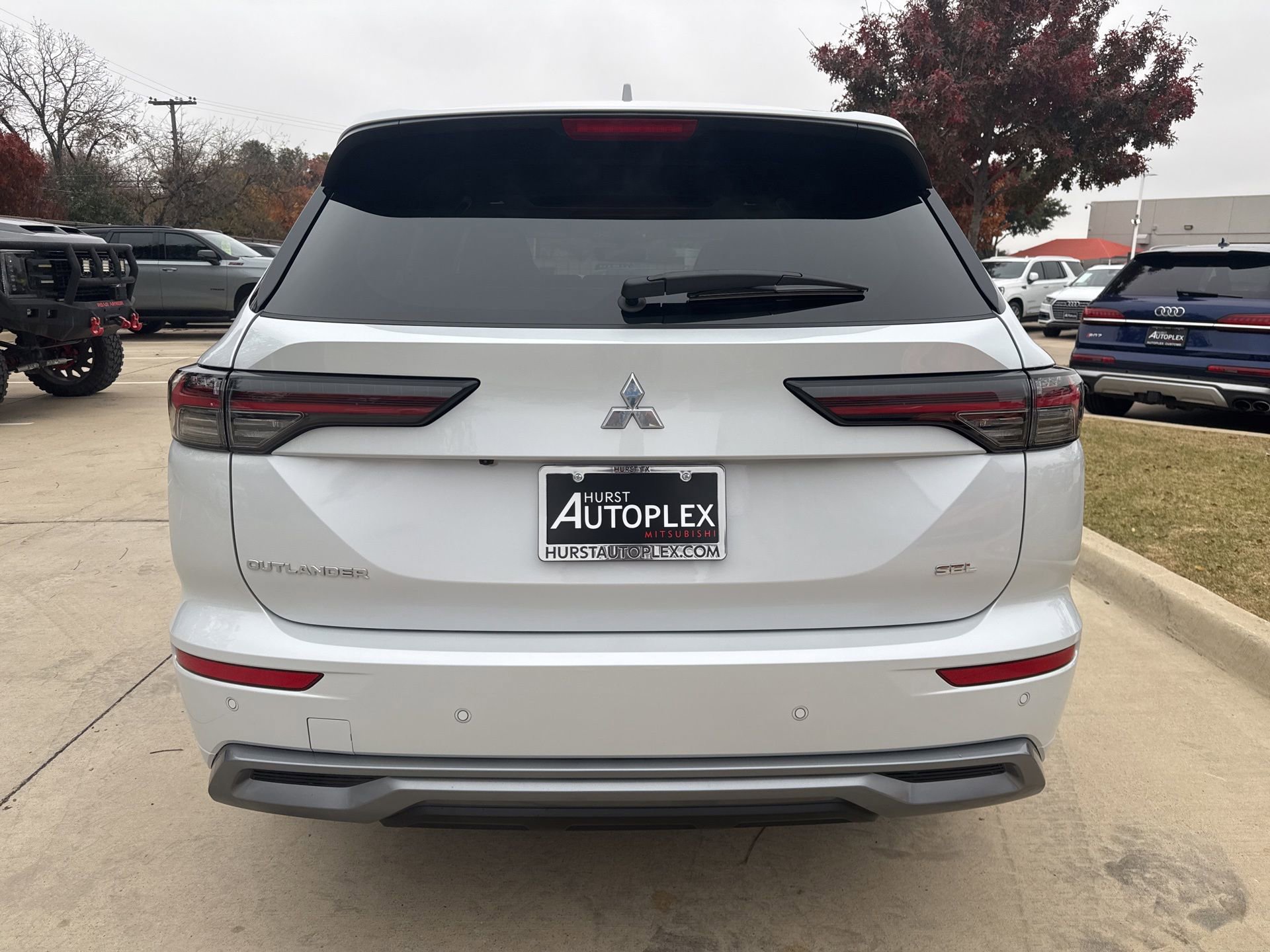 New 2026 Mitsubishi Outlander SEL FWD image 2