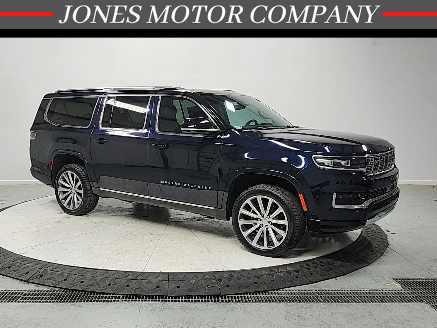 Used 2023 Jeep Grand Wagoneer L Series II AWD/4WD image 1