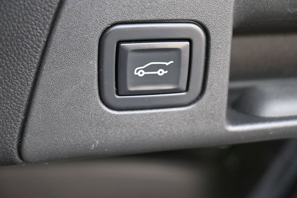 Used 2021 Buick Envision Essence w/ Sport Touring Package AWD/4WD image 18