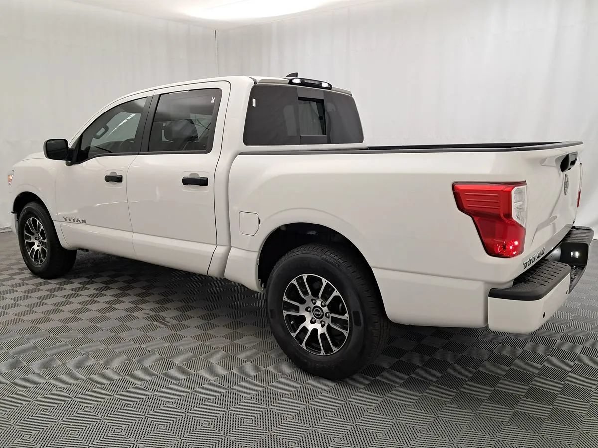 Used 2023 Nissan Titan SV RWD image 6