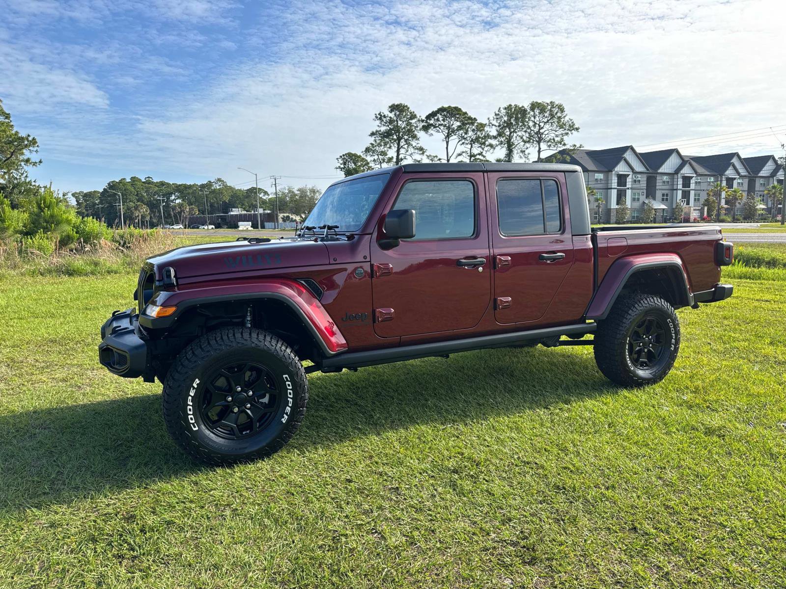 Certified 2022 Jeep Gladiator Overland AWD/4WD image 7