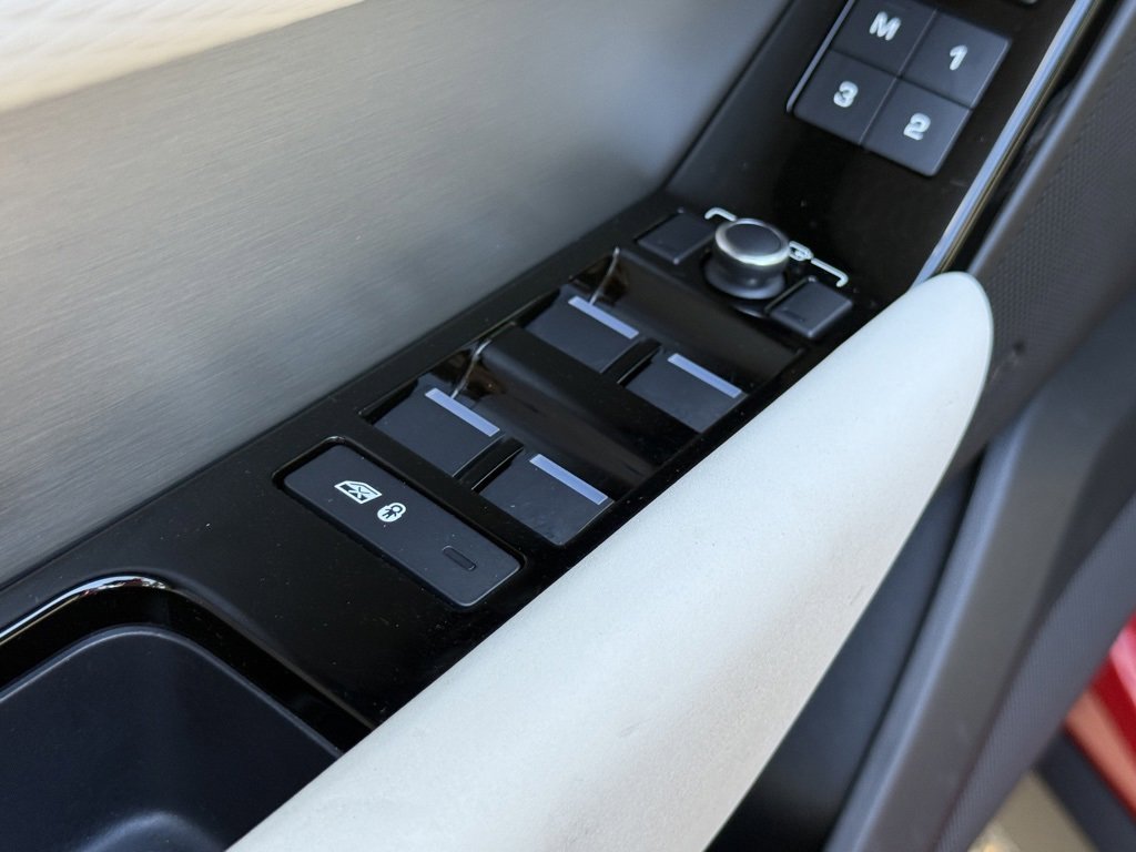 Used 2023 Land Rover Range Rover Velar R-Dynamic S image 14