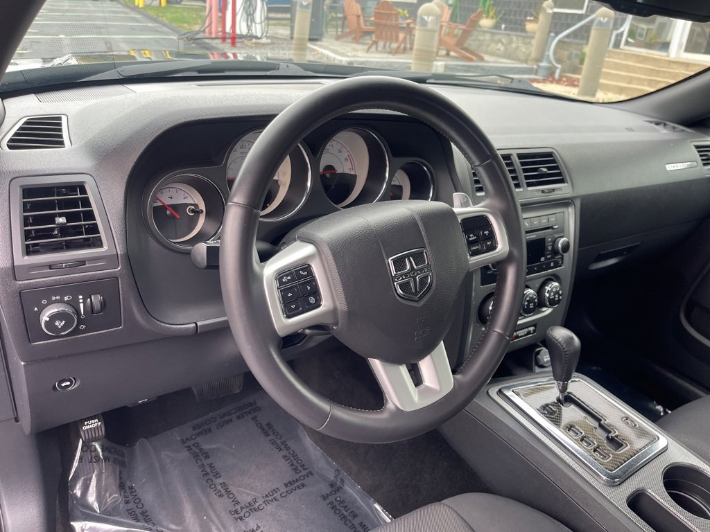 Used 2014 Dodge Challenger R/T image 10