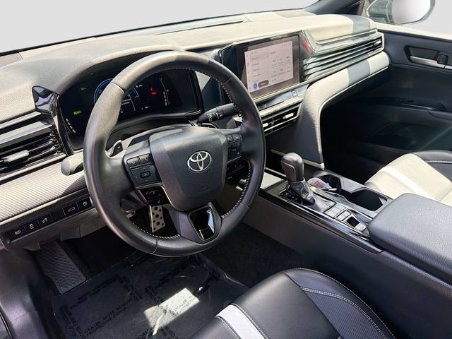 Used 2025 Toyota Camry SE FWD image 9