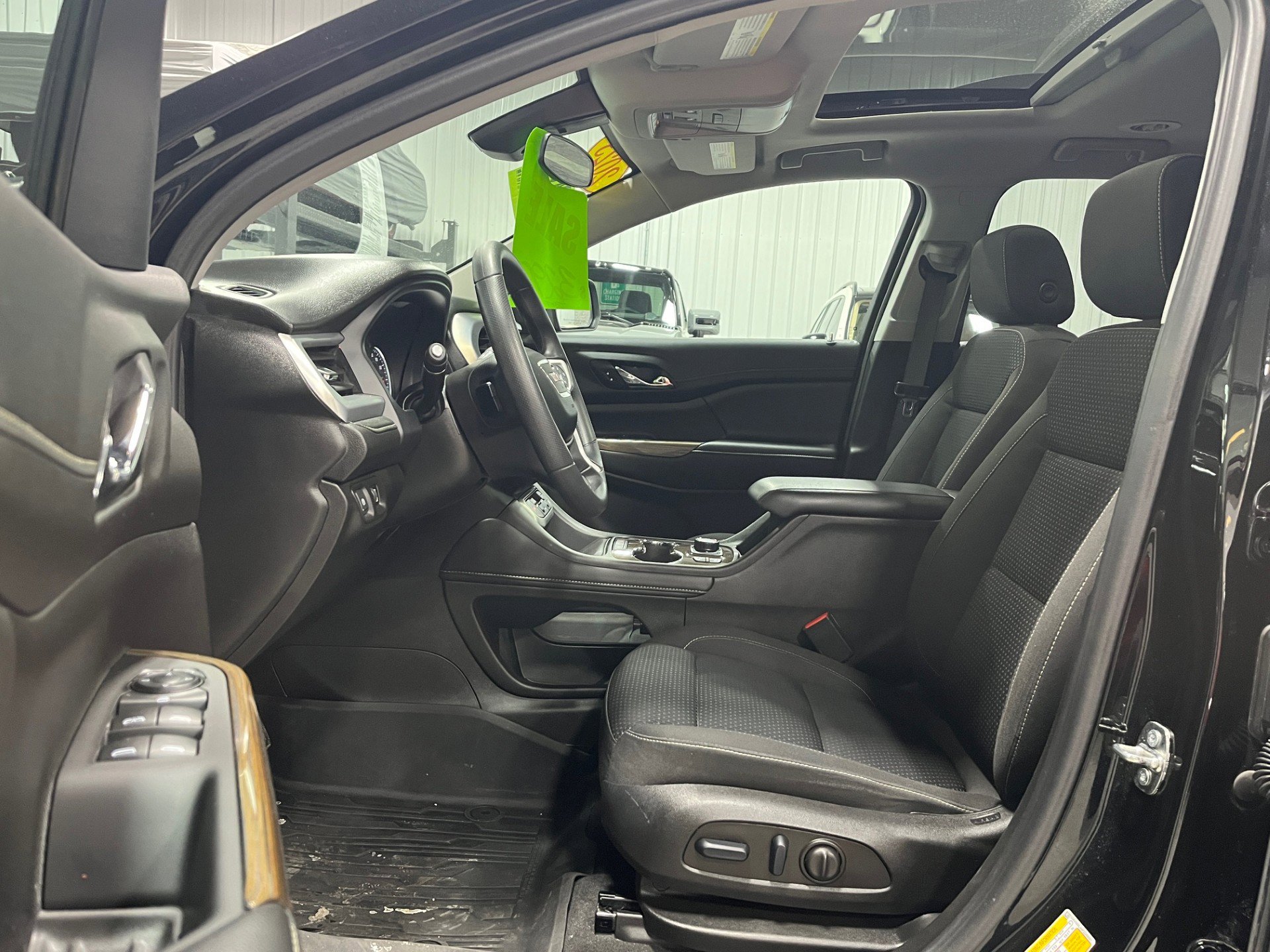 Certified 2023 GMC Acadia SLE w/ Driver Convenience Package image 13