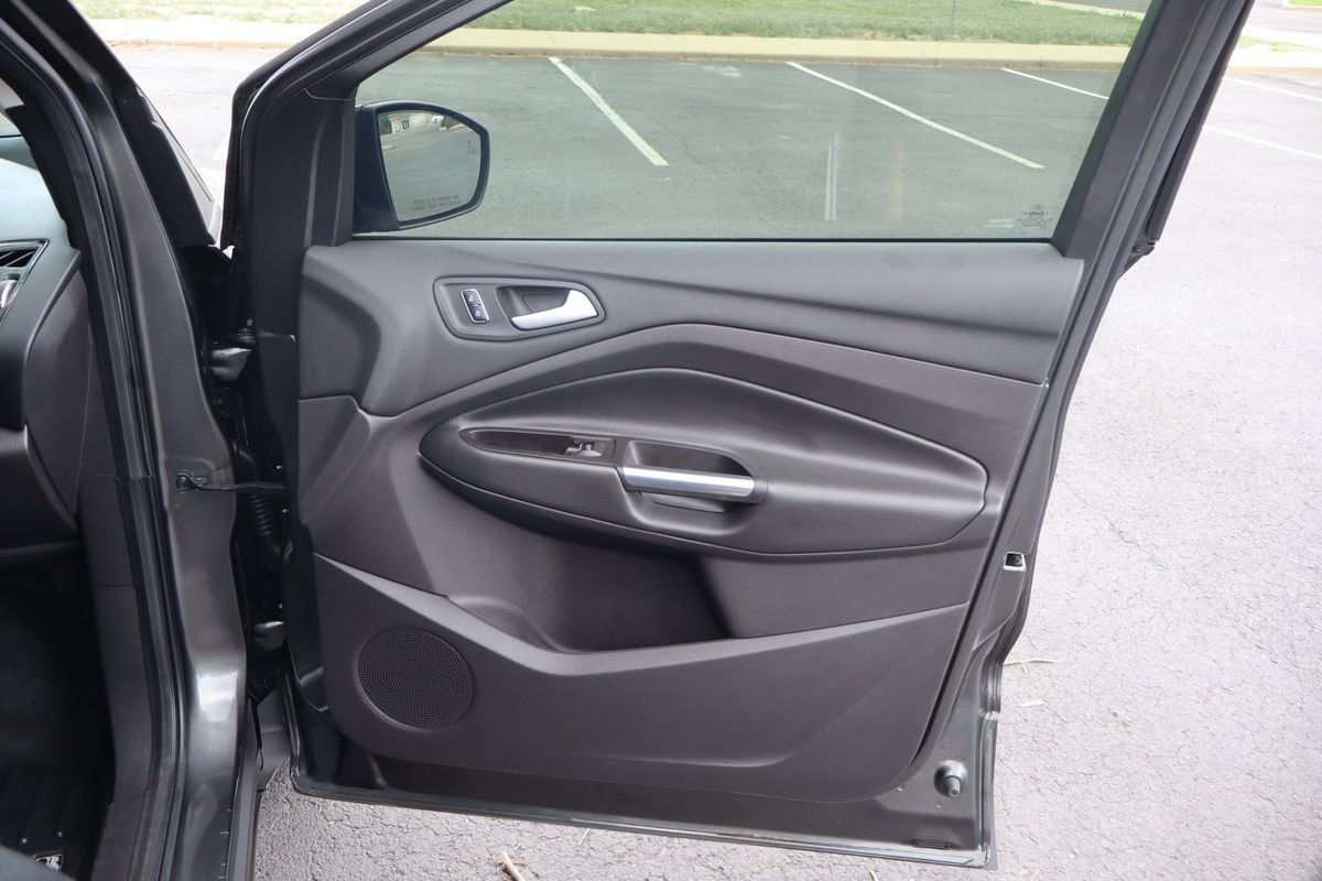 Used 2015 Ford Escape Titanium w/ Equipment Group 301A AWD/4WD image 26