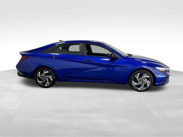 Certified 2025 Hyundai Elantra Sport FWD image 2