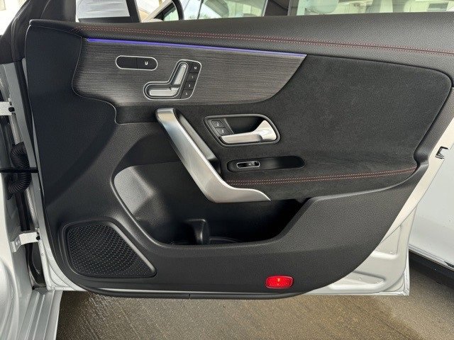 Used 2023 Mercedes-Benz CLA 250 4MATIC image 18