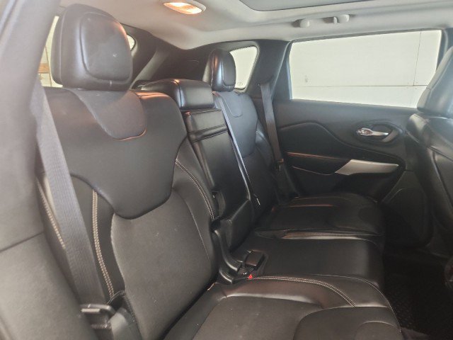 Used 2018 Jeep Cherokee Latitude Plus w/ Comfort/Convenience Group image 13