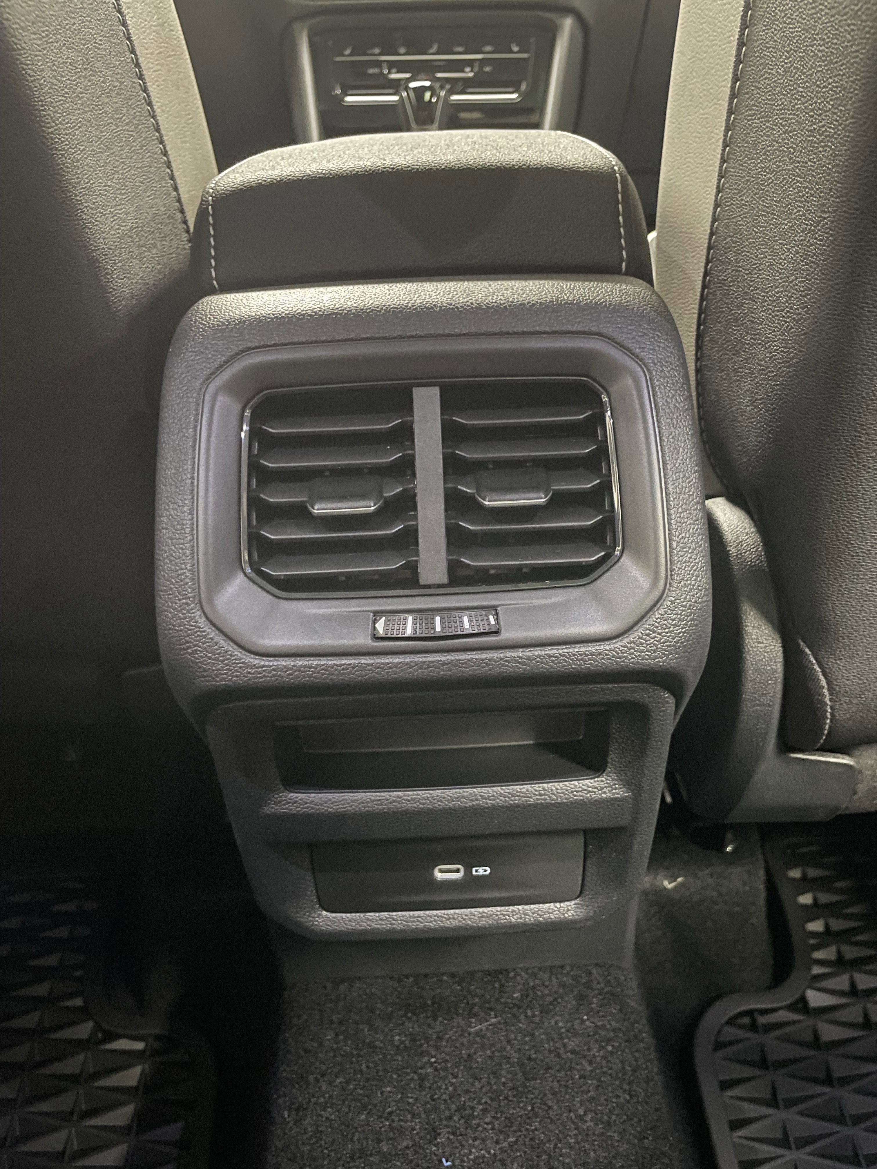 New 2025 Volkswagen Taos SE image 17