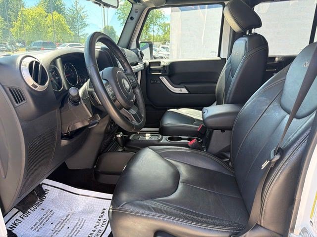 Used 2017 Jeep Wrangler Unlimited Sahara w/ Connectivity Group AWD/4WD image 12