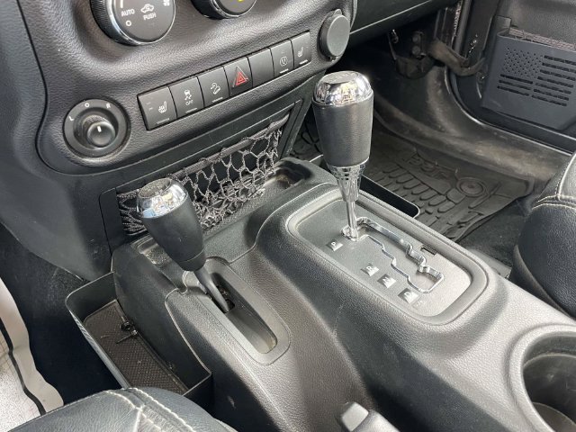 Used 2017 Jeep Wrangler Unlimited Sahara w/ Connectivity Group AWD/4WD image 34