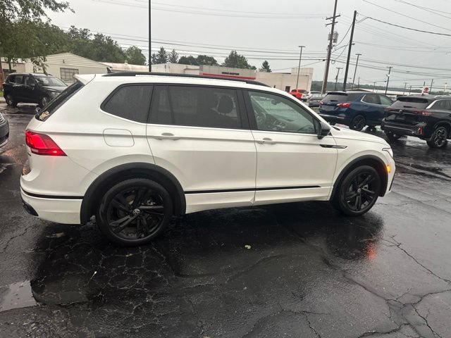 Used 2023 Volkswagen Tiguan SE R-Line AWD/4WD image 8