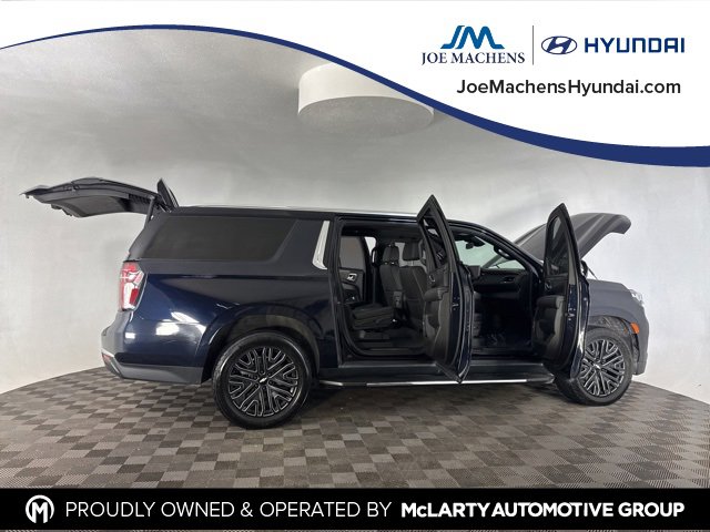 Used 2023 Chevrolet Suburban LT w/ LT Signature Plus Package image 16