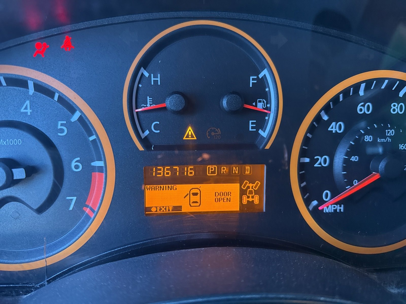 Used 2014 Nissan Titan SV image 9