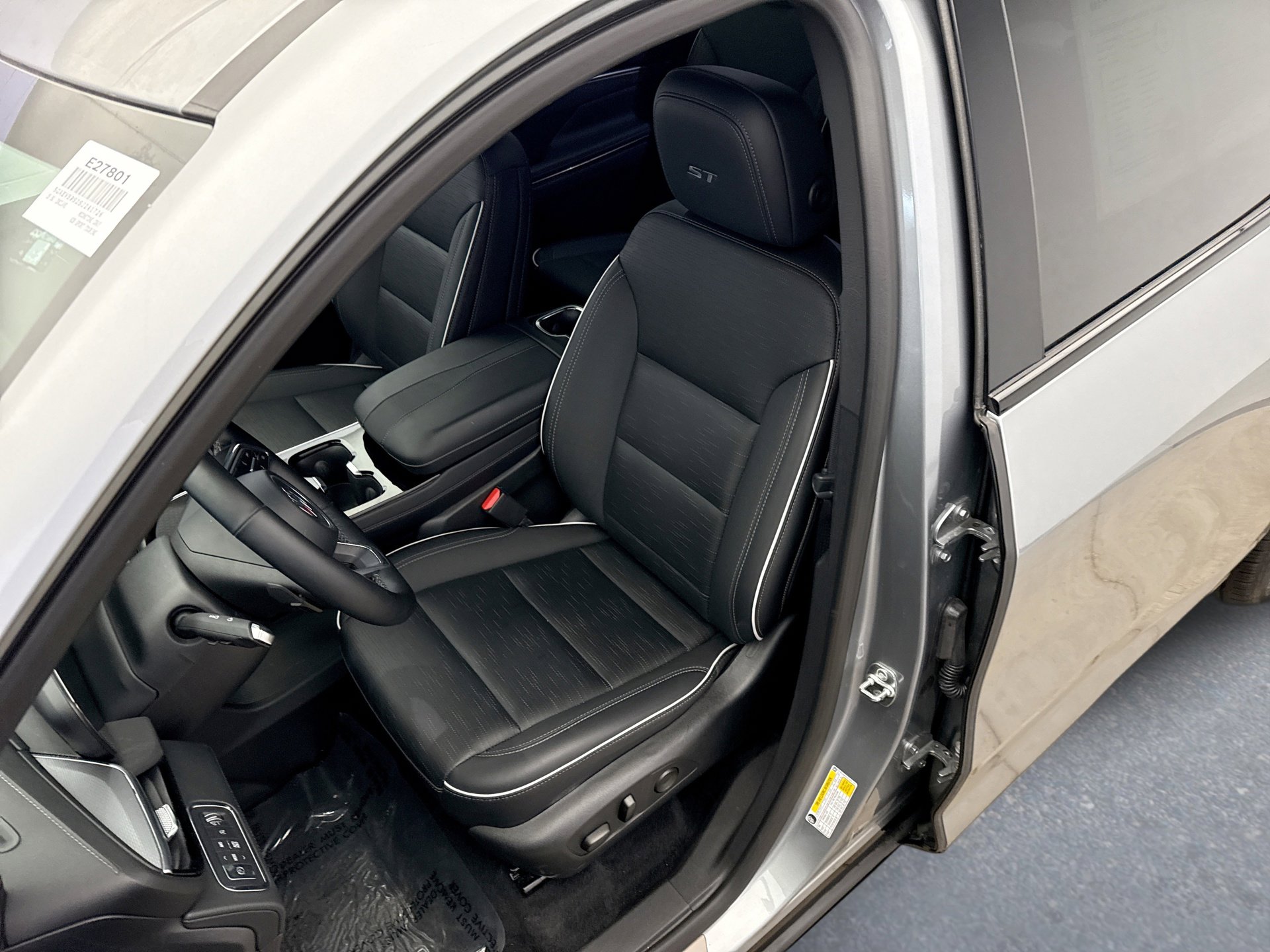 Used 2025 Buick Enclave Sport Touring image 11