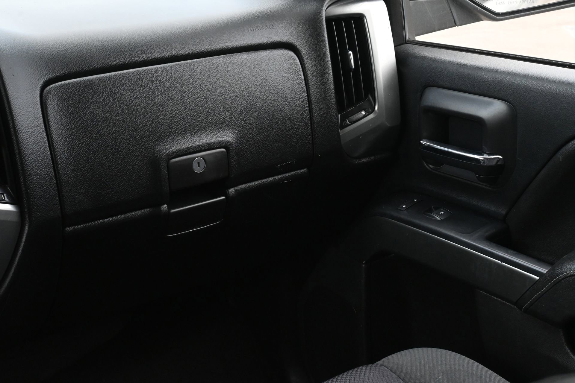 Used 2018 Chevrolet Silverado 1500 LT w/ All Star Edition RWD image 8