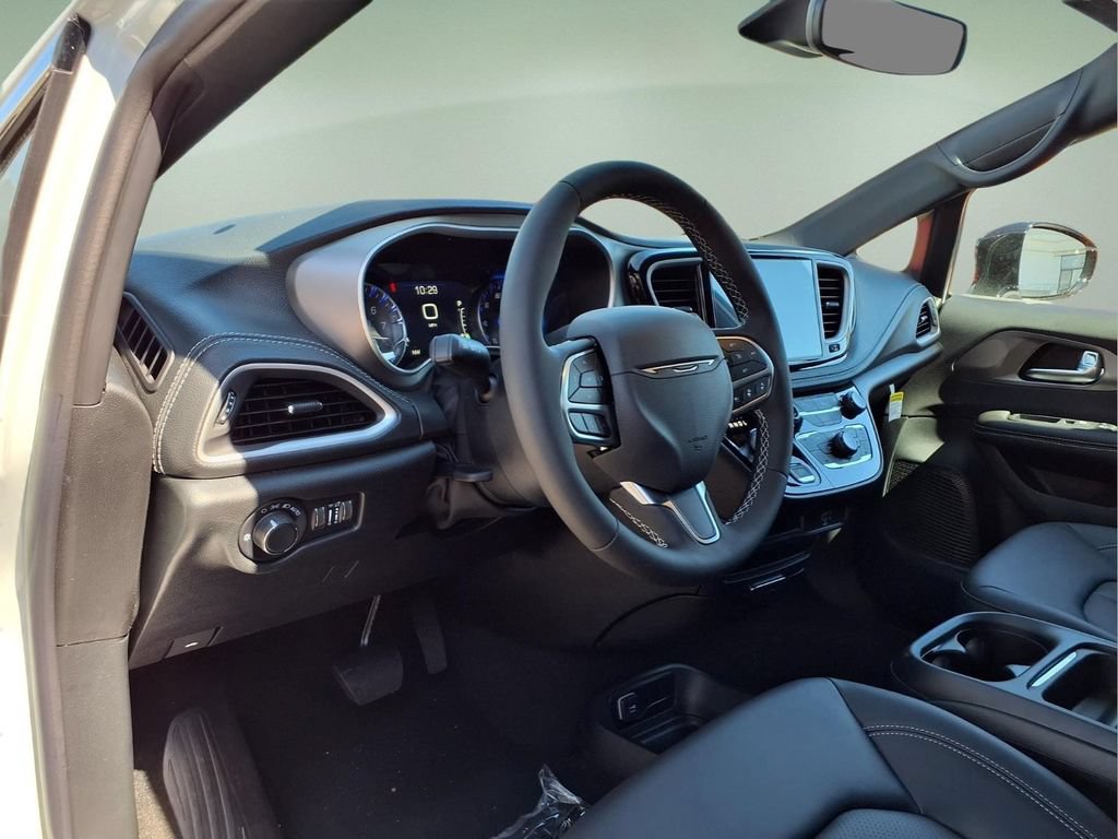 New 2027 Chrysler Pacifica Select AWD/4WD image 14