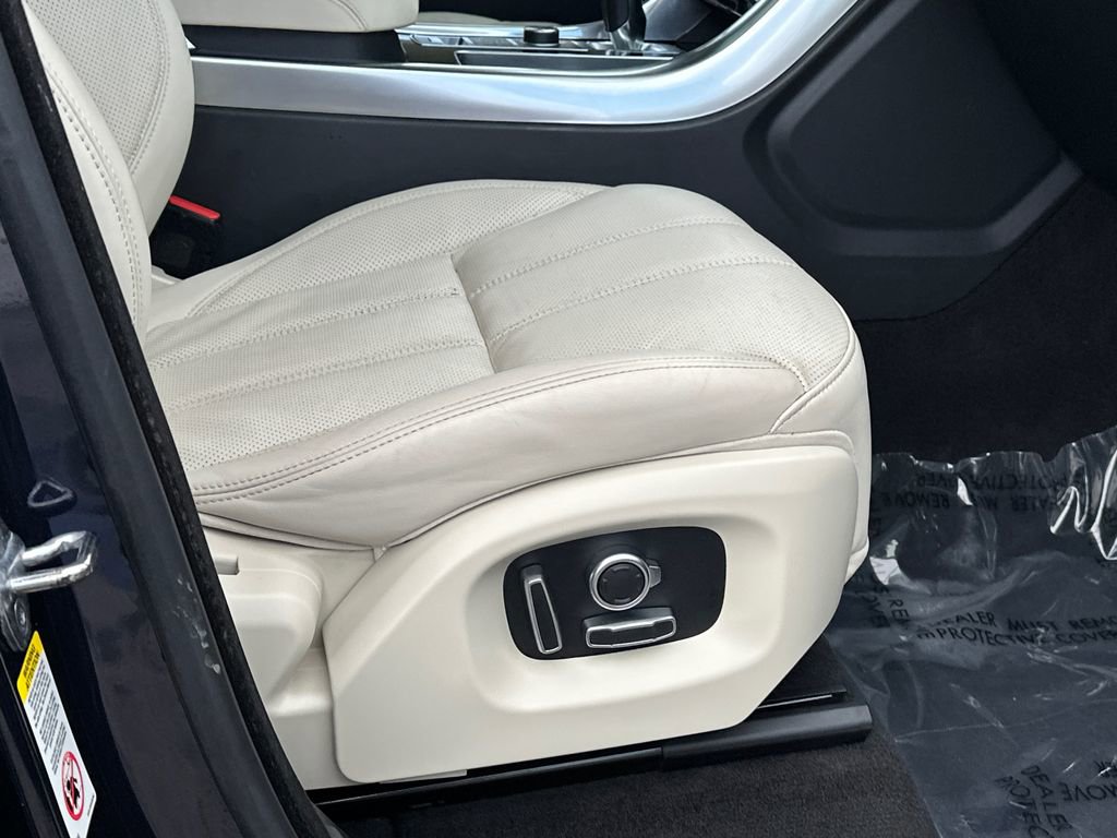 Used 2016 Land Rover Range Rover Sport HSE image 13
