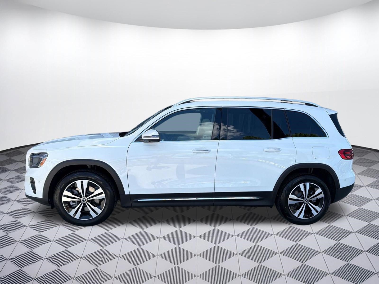 Used 2026 Mercedes-Benz GLB 250 image 2