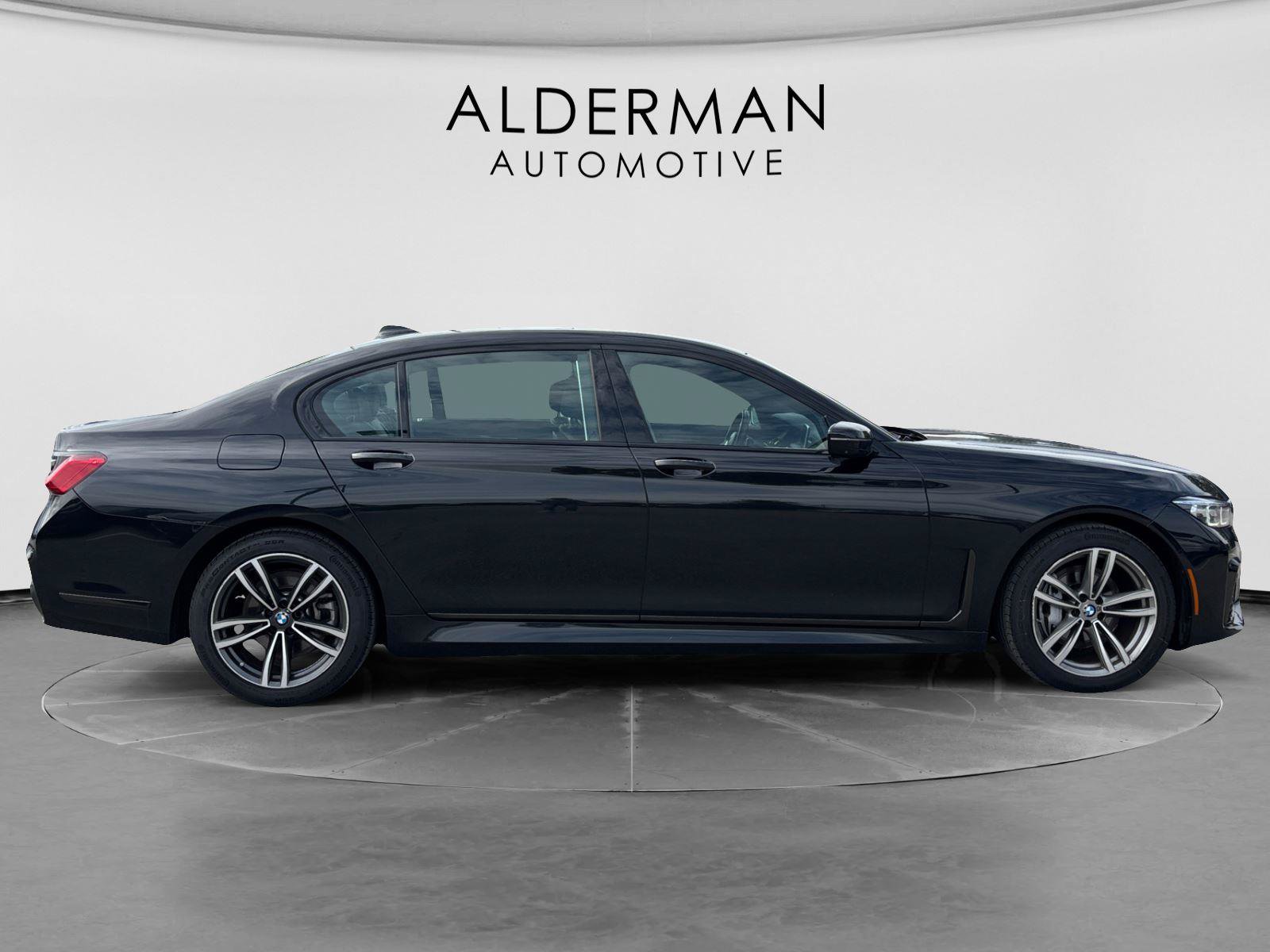 Used 2022 BMW 740i xDrive w/ M Sport Package AWD/4WD image 6