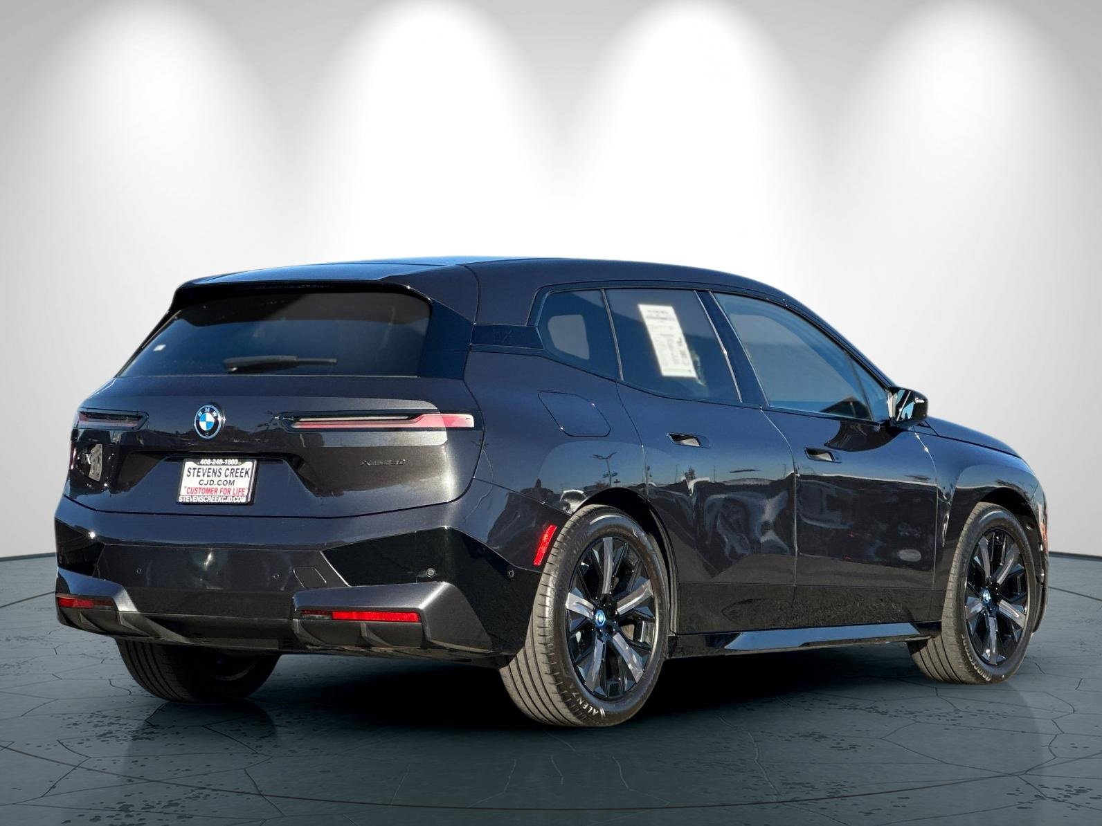 Used 2023 BMW iX xDrive50 w/ Premium Package image 4