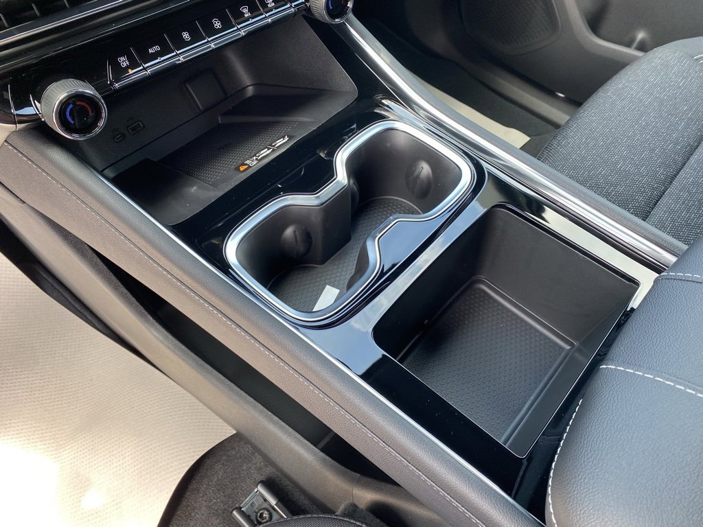 New 2025 Chevrolet Traverse LT image 18