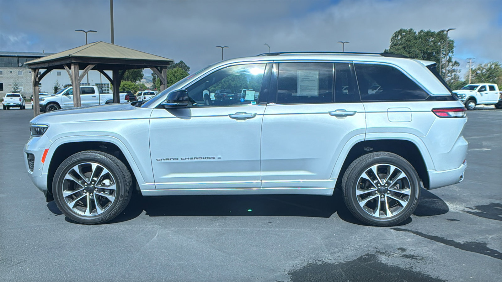 Used 2023 Jeep Grand Cherokee Overland image 6