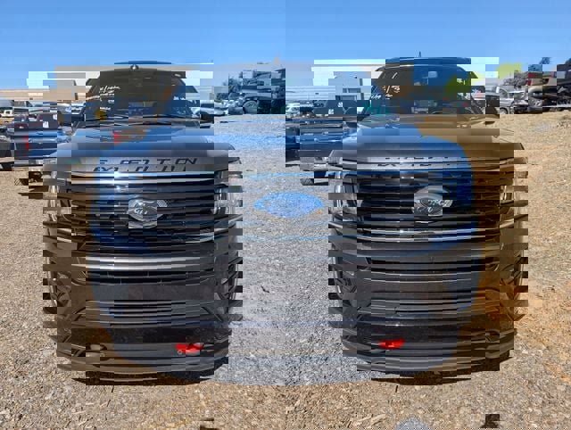 Used 2021 Ford Expedition Limited image 3