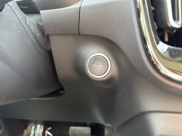 Used 2020 Volvo XC40 T5 Momentum w/ Protection Package Premier image 27