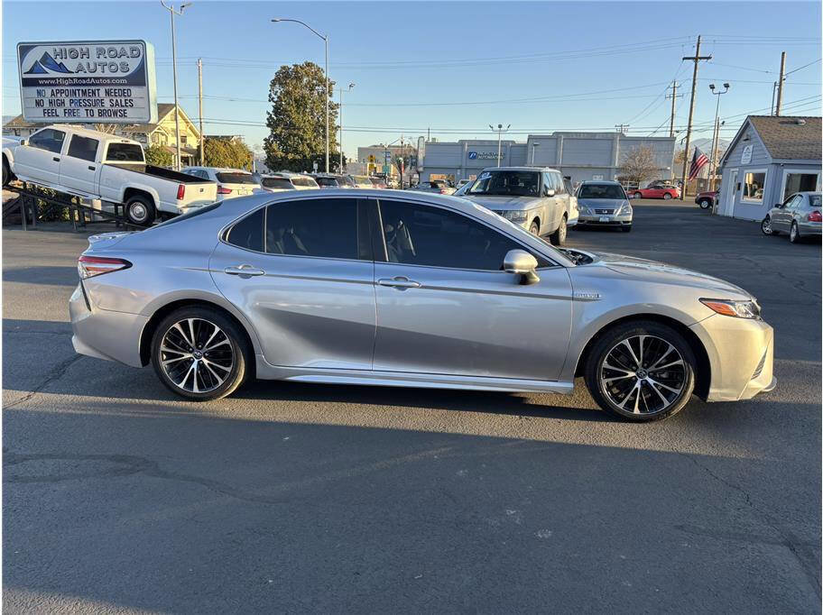 Used 2018 Toyota Camry SE image 6