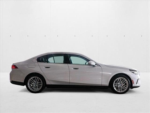 Used 2025 BMW 530i xDrive image 4