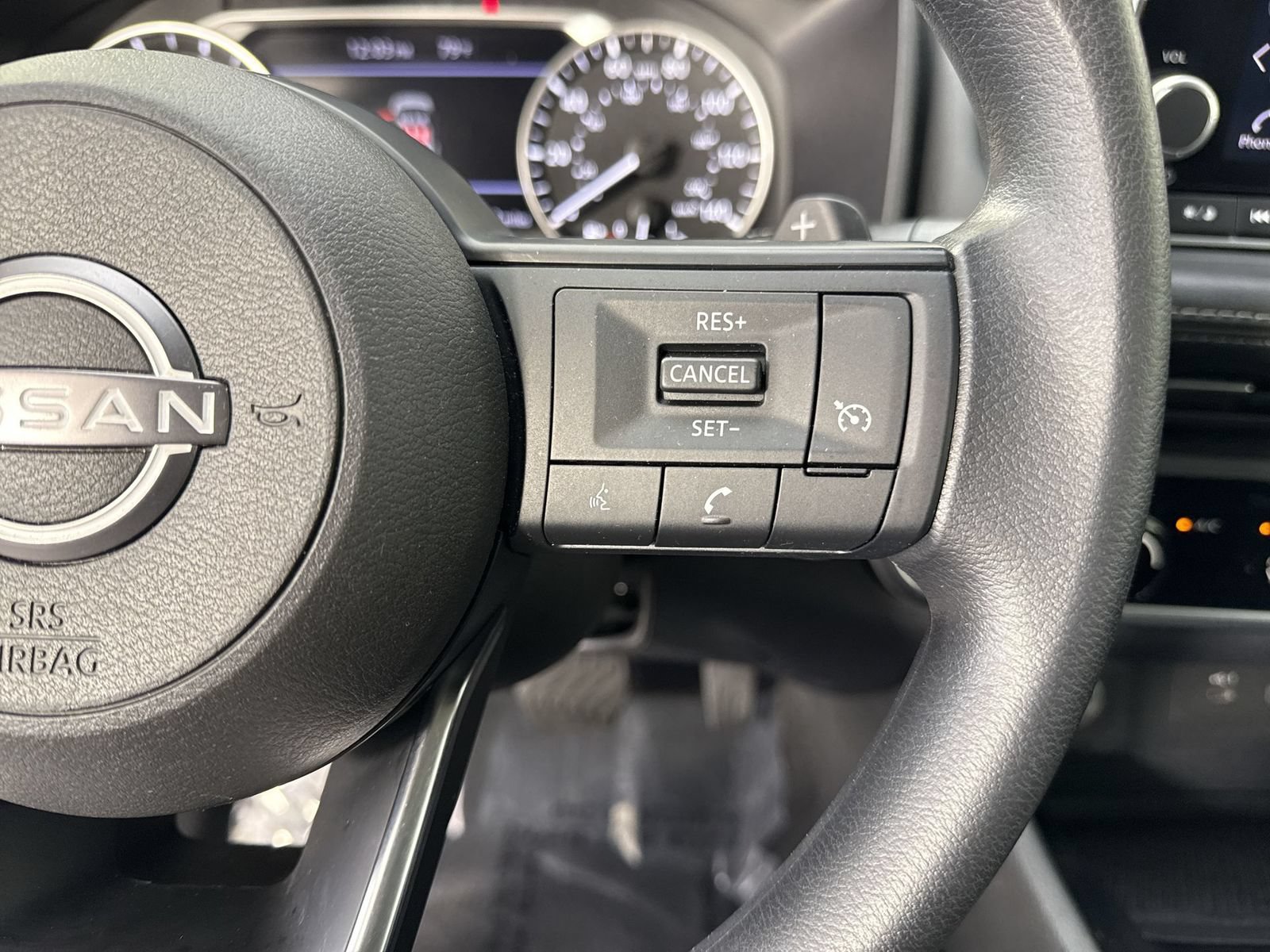 Used 2023 Nissan Rogue S AWD/4WD image 13