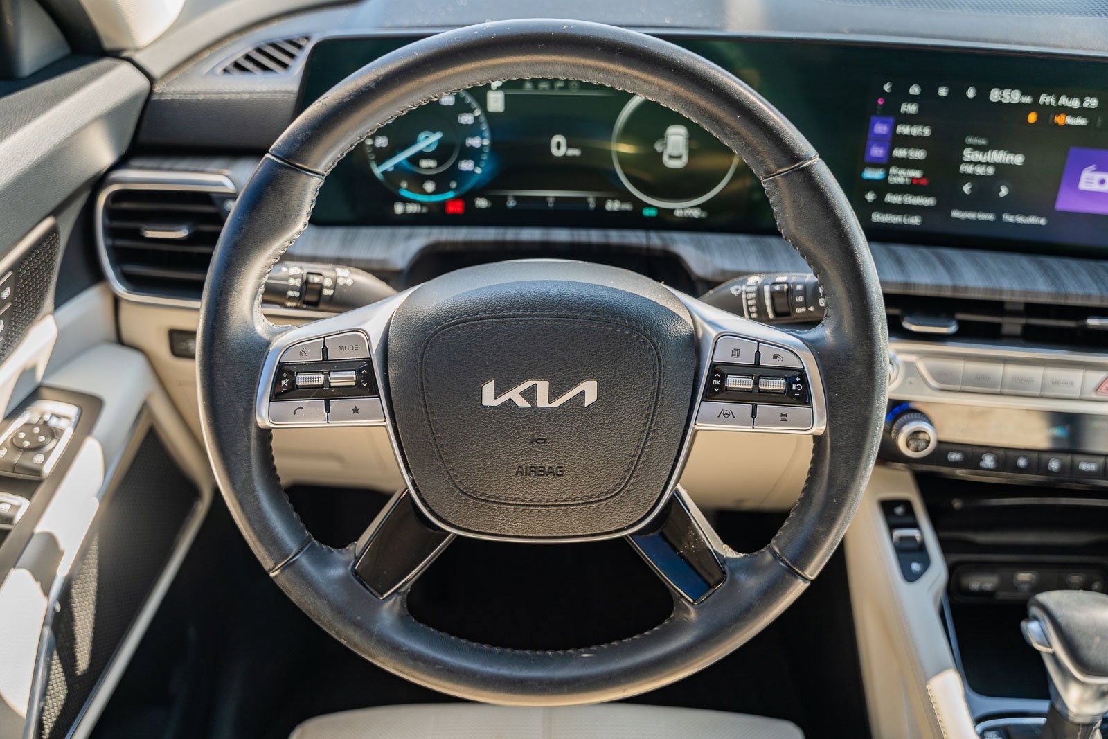 Used 2024 Kia Telluride SX w/ Towing Package image 22