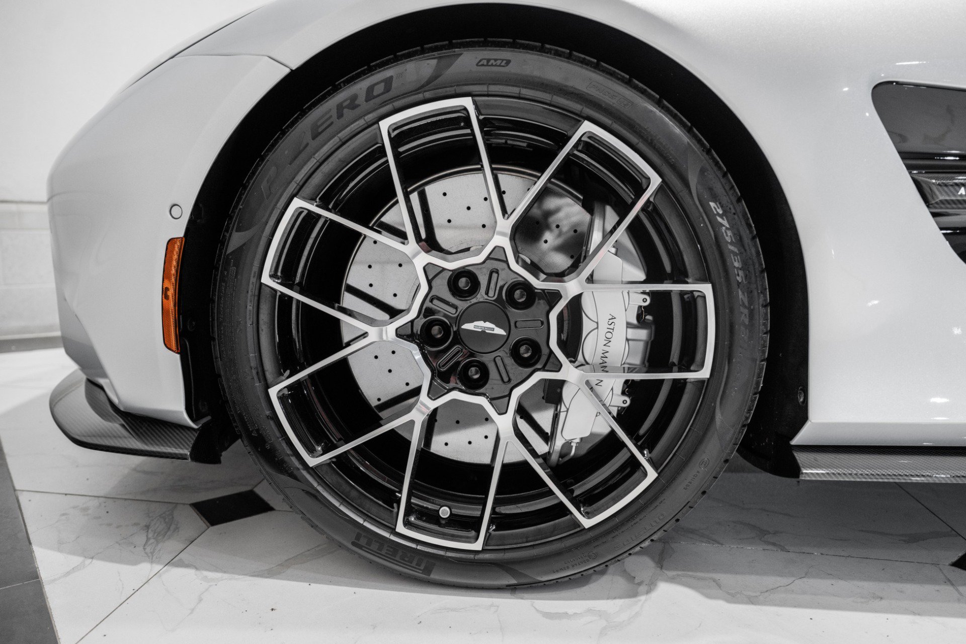 Used 2025 Aston Martin Vanquish image 4