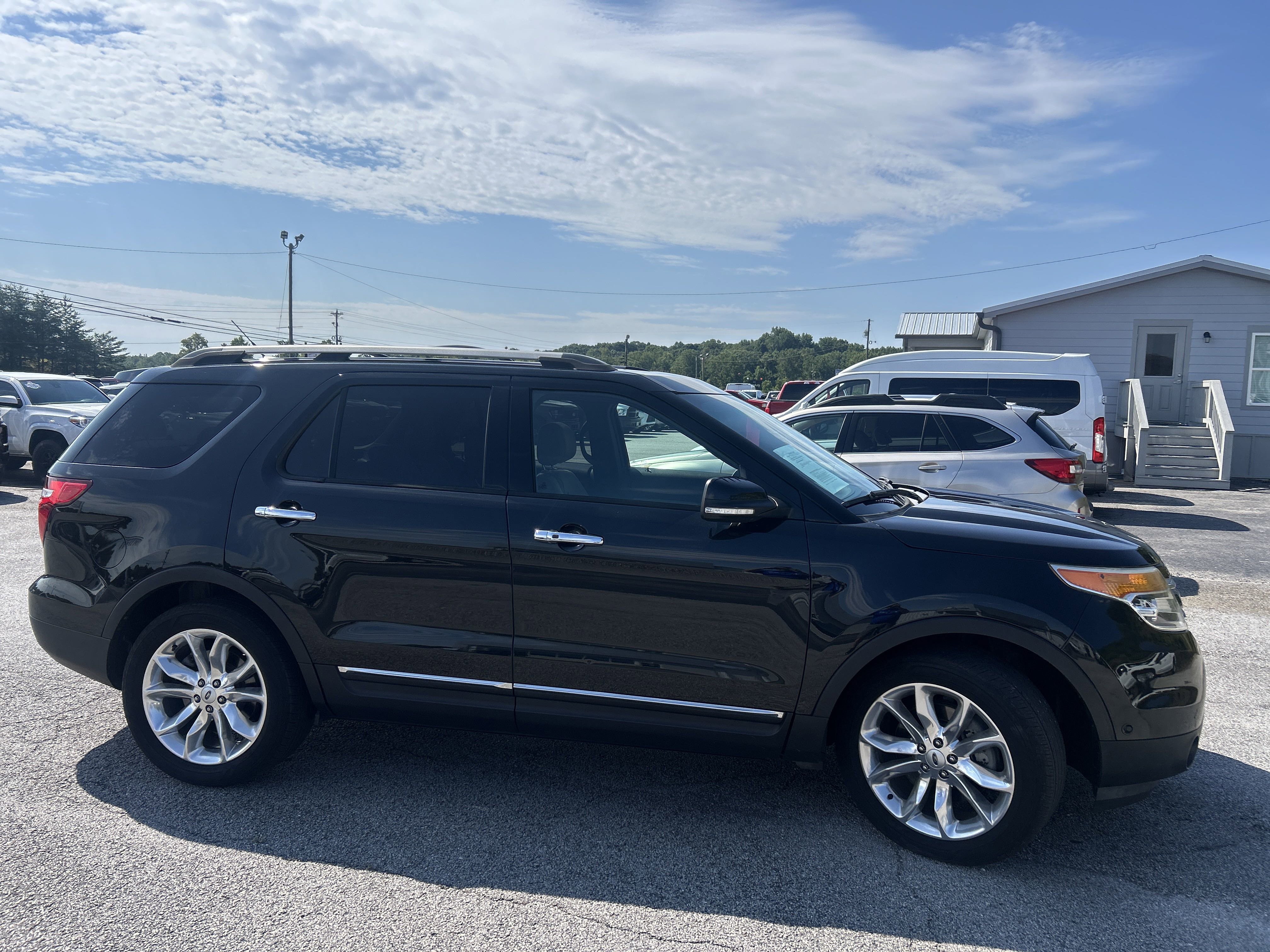 Used 2015 Ford Explorer Limited w/ Equipment Group 303A FWD image 11