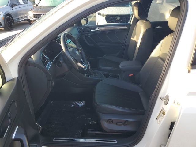 Certified 2024 Volkswagen Tiguan SE R-Line image 18