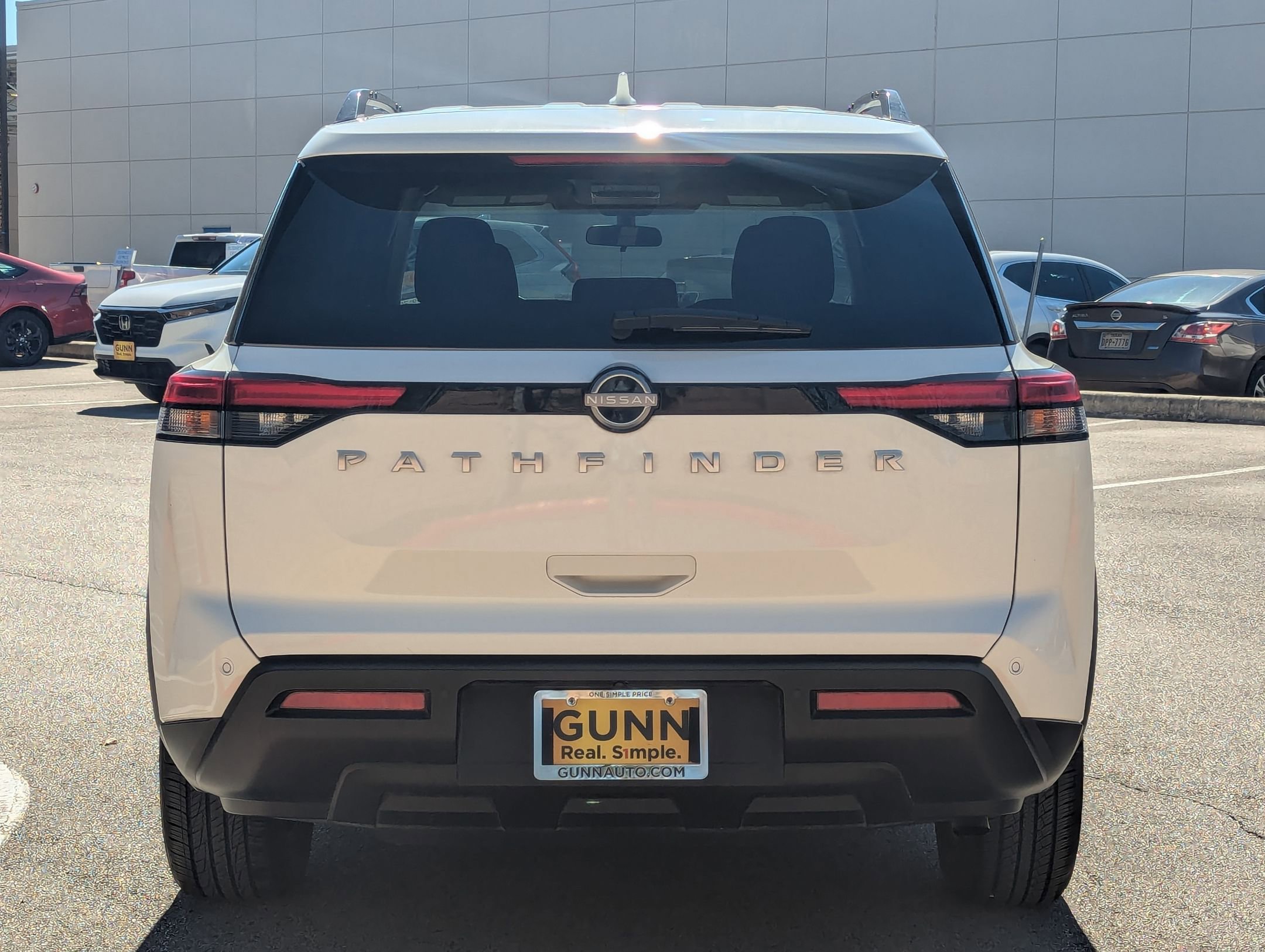 Used 2025 Nissan Pathfinder SV image 4