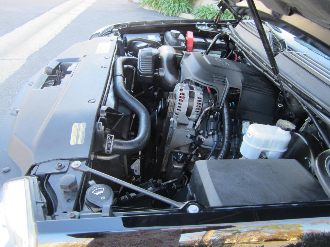 Used 2009 Cadillac Escalade Base AWD 4dr SUV w/V8 Ultra Lu image 13