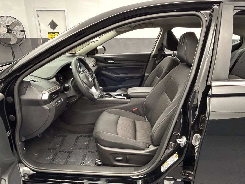 Used 2024 Nissan Altima 2.5 SV image 13