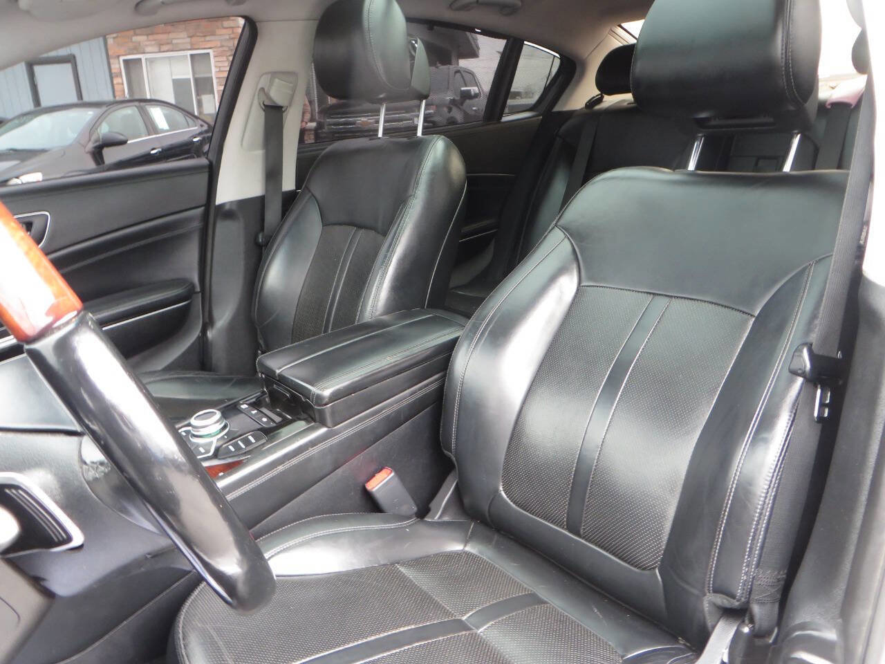 Used 2016 Kia K900 Luxury image 43