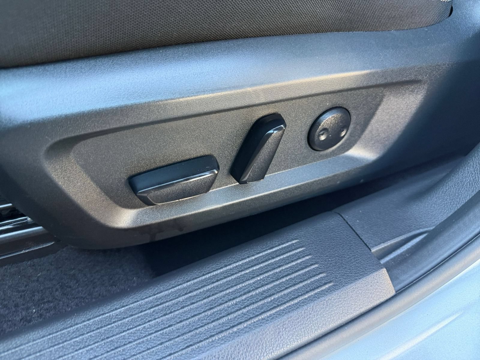 Used 2025 Nissan Rogue SV FWD image 22
