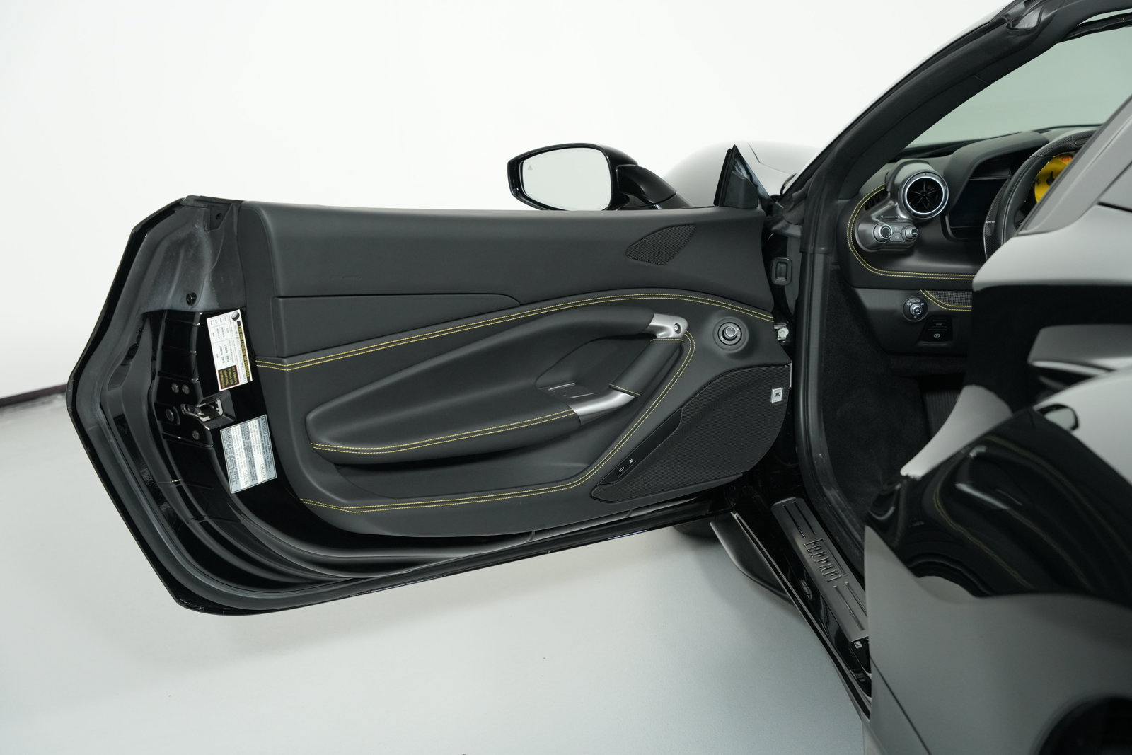 Used 2022 Ferrari F8 Spider RWD image 28