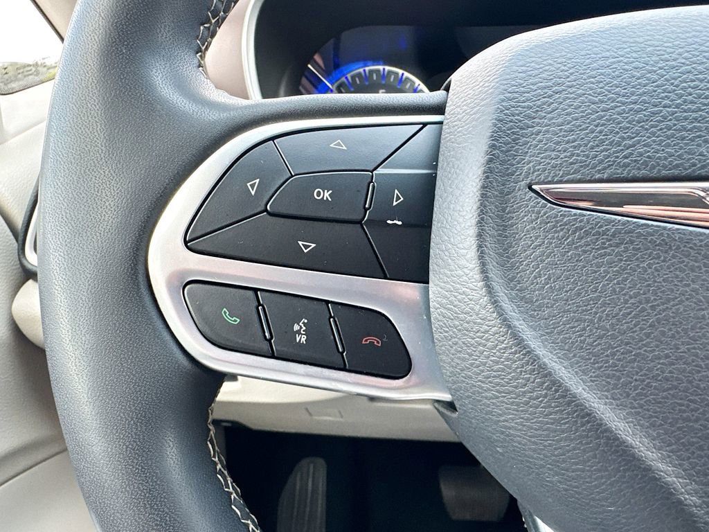 Used 2023 Chrysler Voyager LX image 9