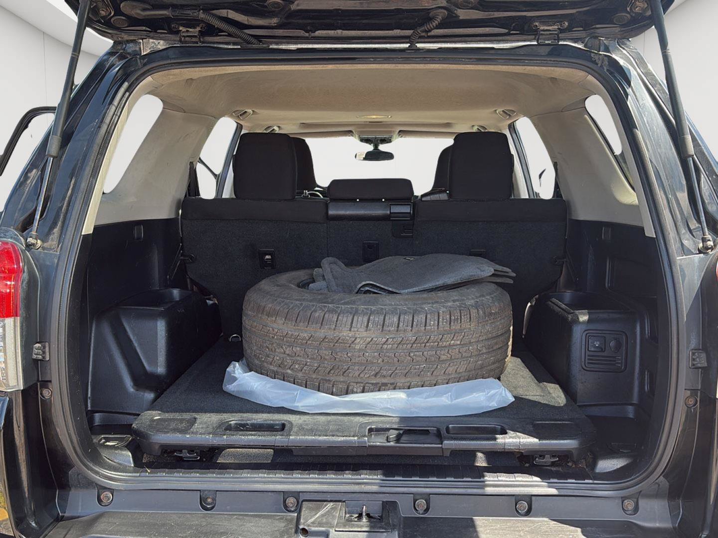 Used 2012 Toyota 4Runner SR5 AWD/4WD image 17